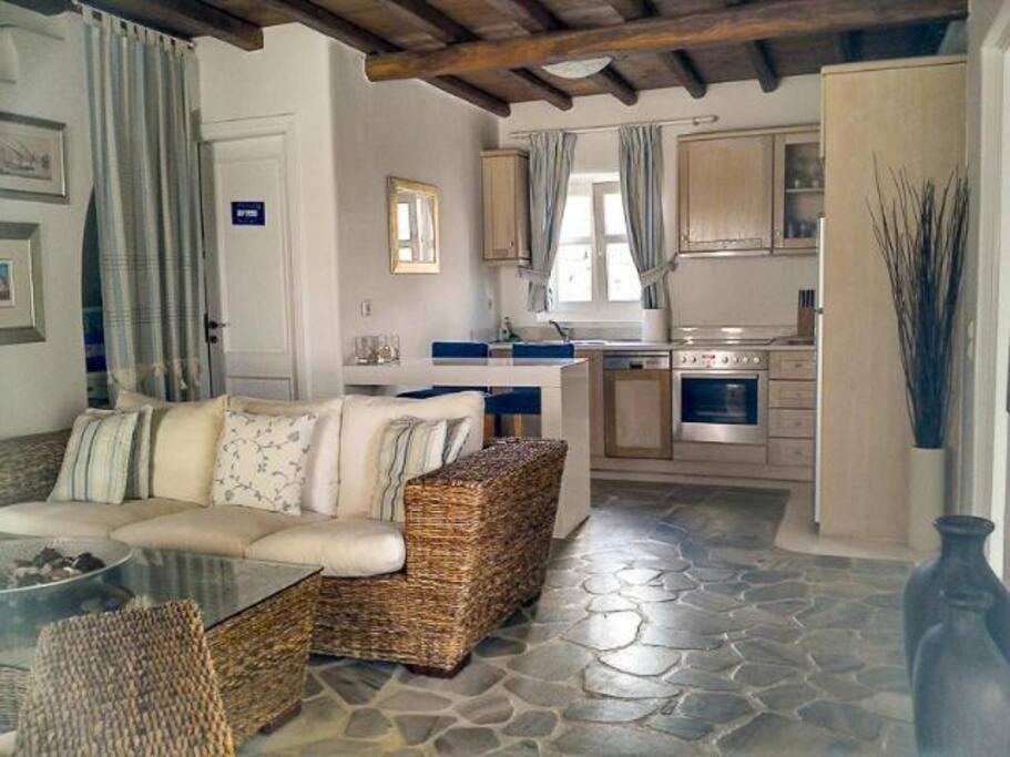 Cozy Cycladic , Close To *