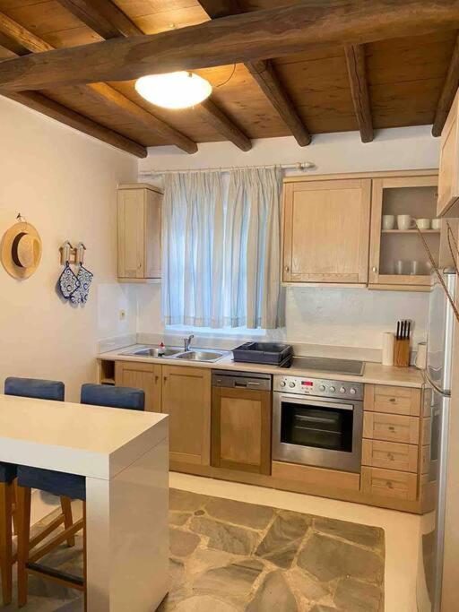 Cozy Cycladic , Close To Hébergement de vacances